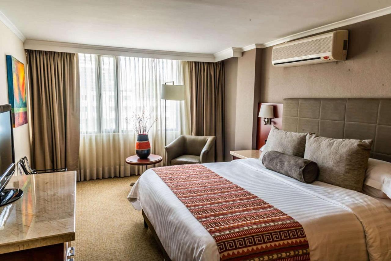 Bogota Plaza Hotel Εξωτερικό φωτογραφία A room at the hotel